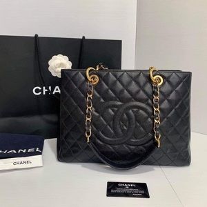 🎉GORGEOUS 🎉 HARD TO FIND  CHANEL GST CAVAIR GOLD HARDWEARS TOTE BAG🌹❤️